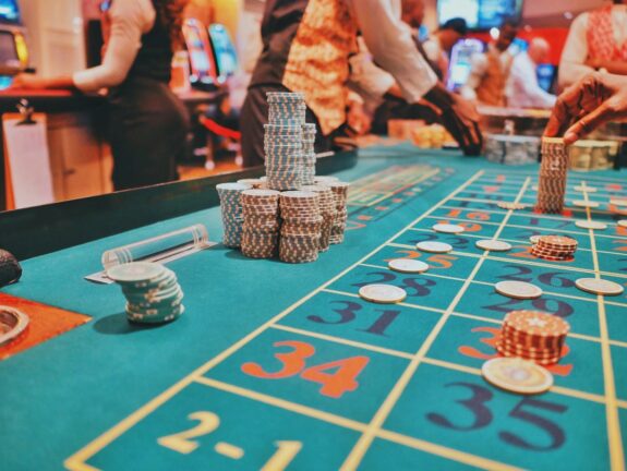 Essential Casino Etiquette: Your Guide to Playing by the Rules